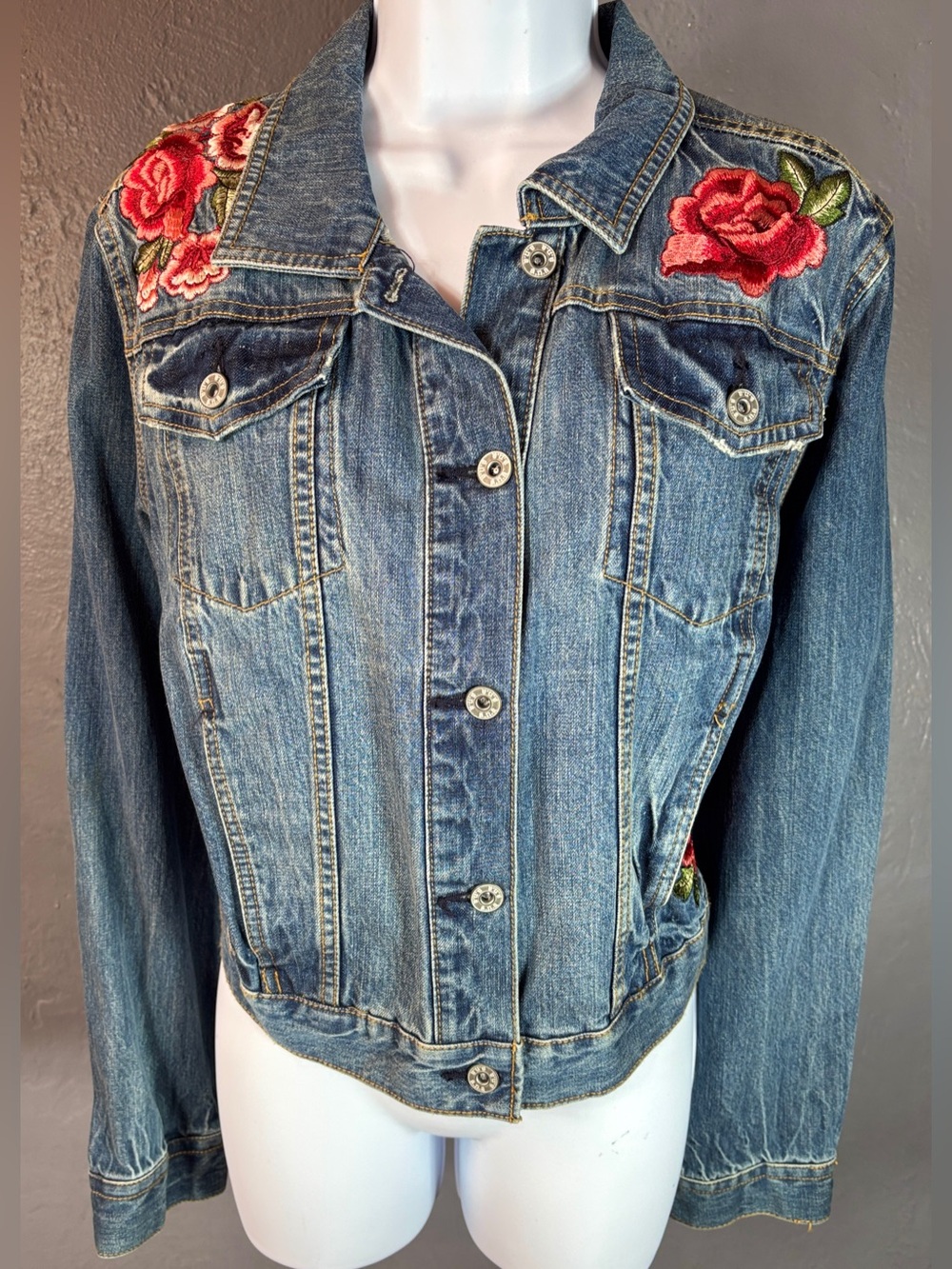 a.n.a (A New Approach) Floral Rose Embroidered Denim Jacket Size XL